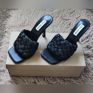 Steve Madden Jarina Sandal in Black, size 7